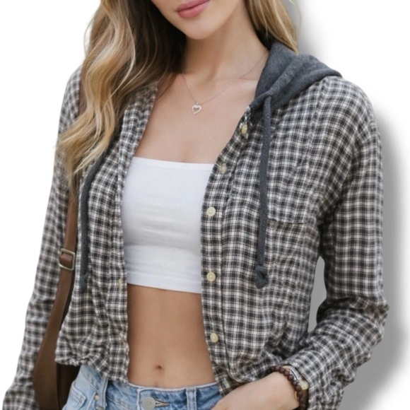 American Eagle Outfitters Tops - American Eagle Cropped Flannel Woman’s Size XS Oversized Hoodie